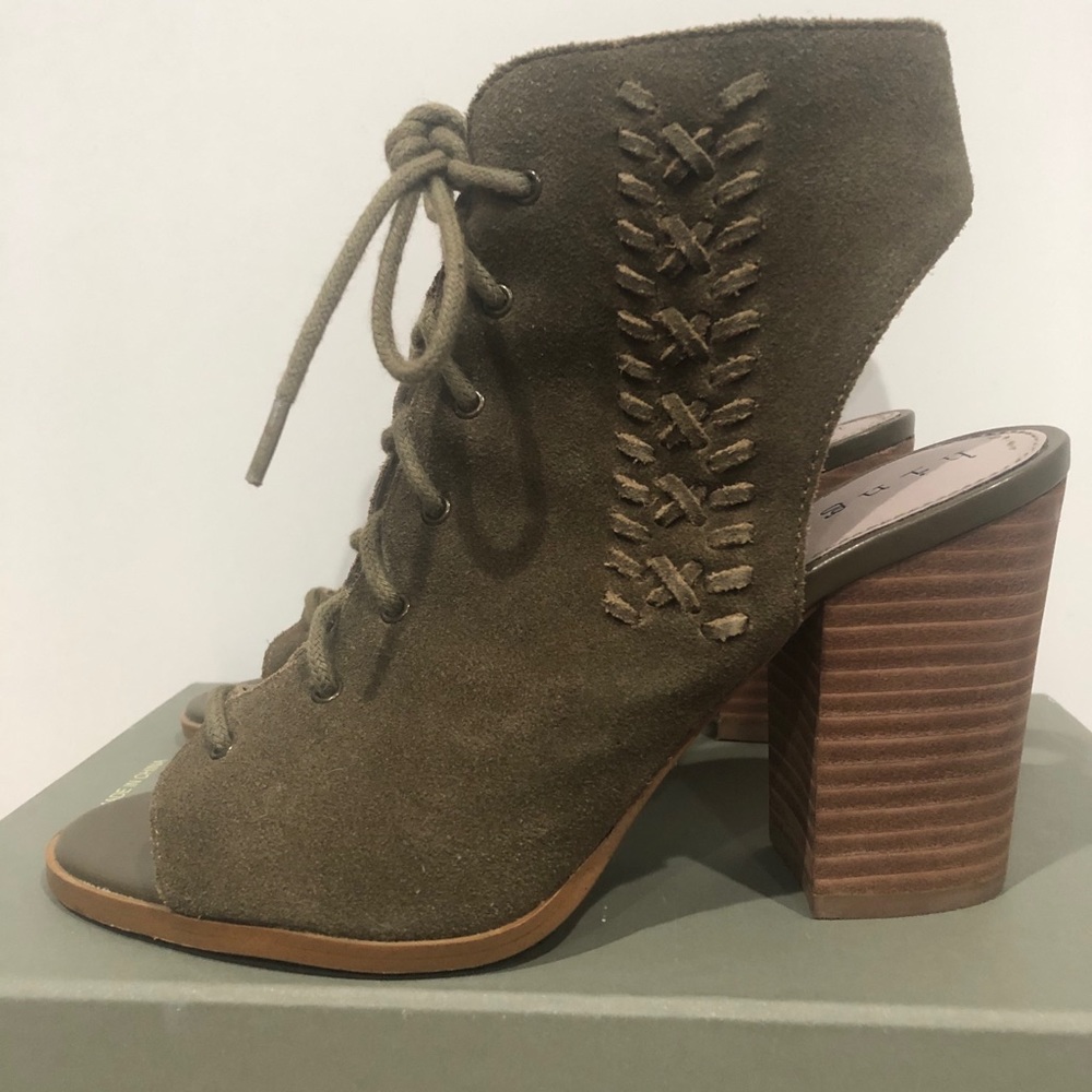 Hinge Heels